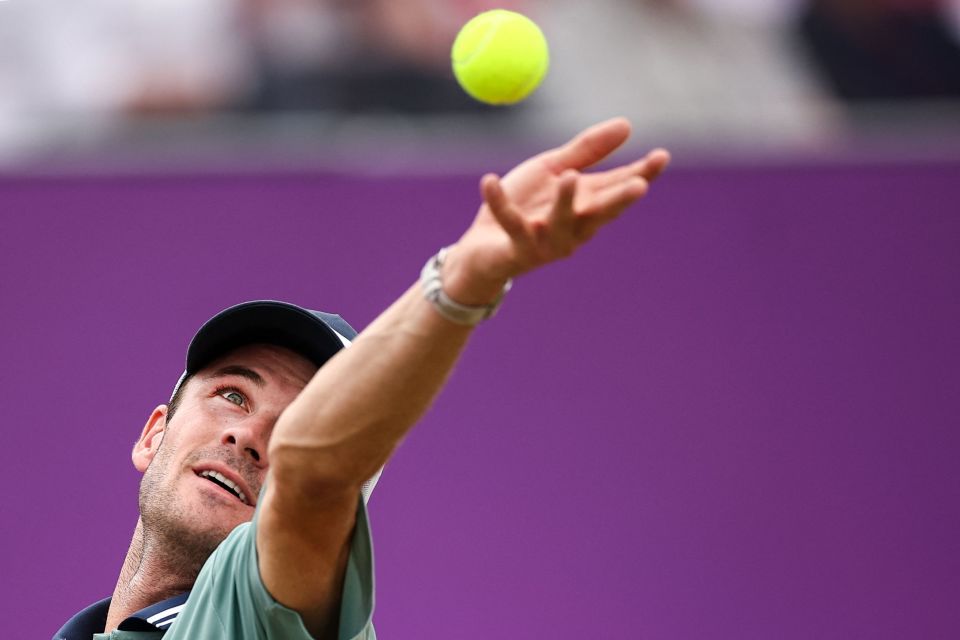 队的中场厚 队的中场厚